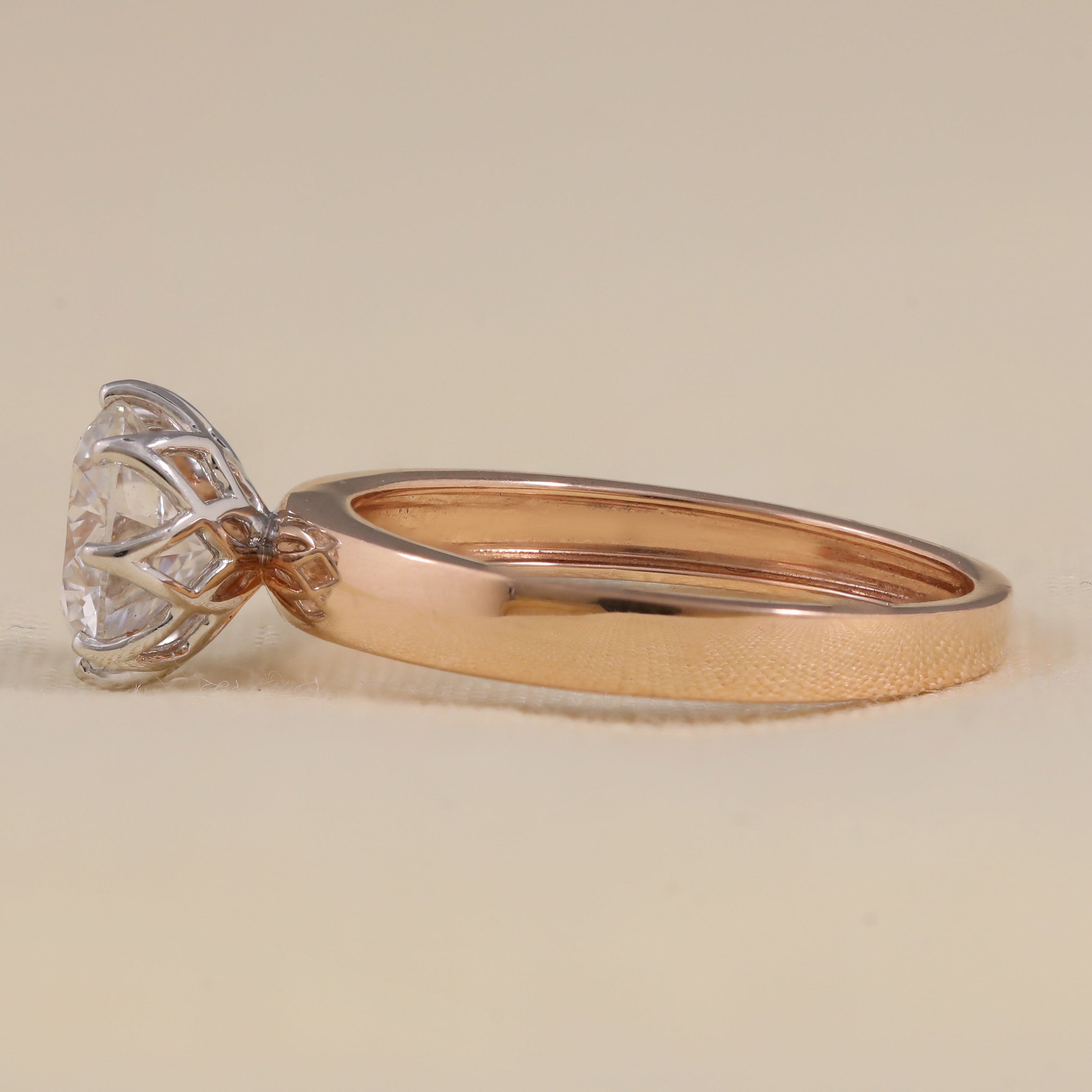 Luxury engagement ring featuring round lab grown diamond