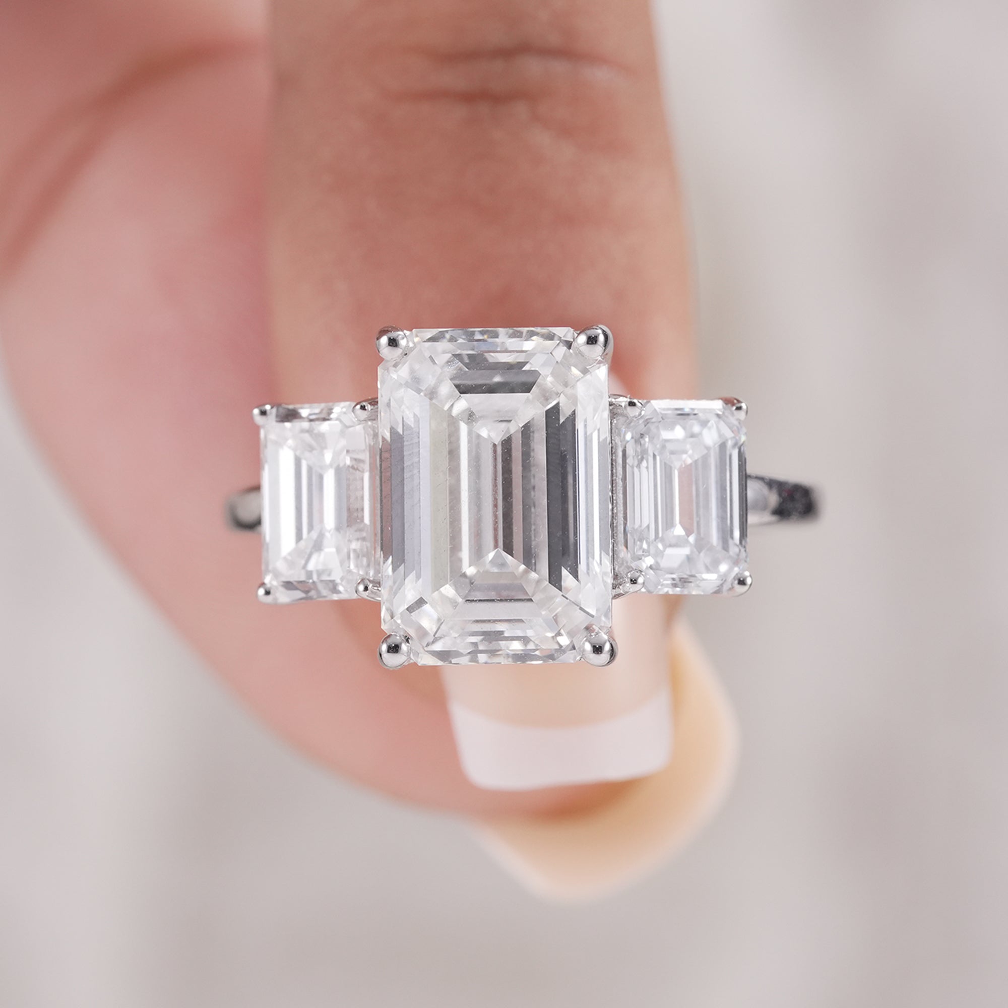 Elegant three stone diamond ring with IGI certified center stone