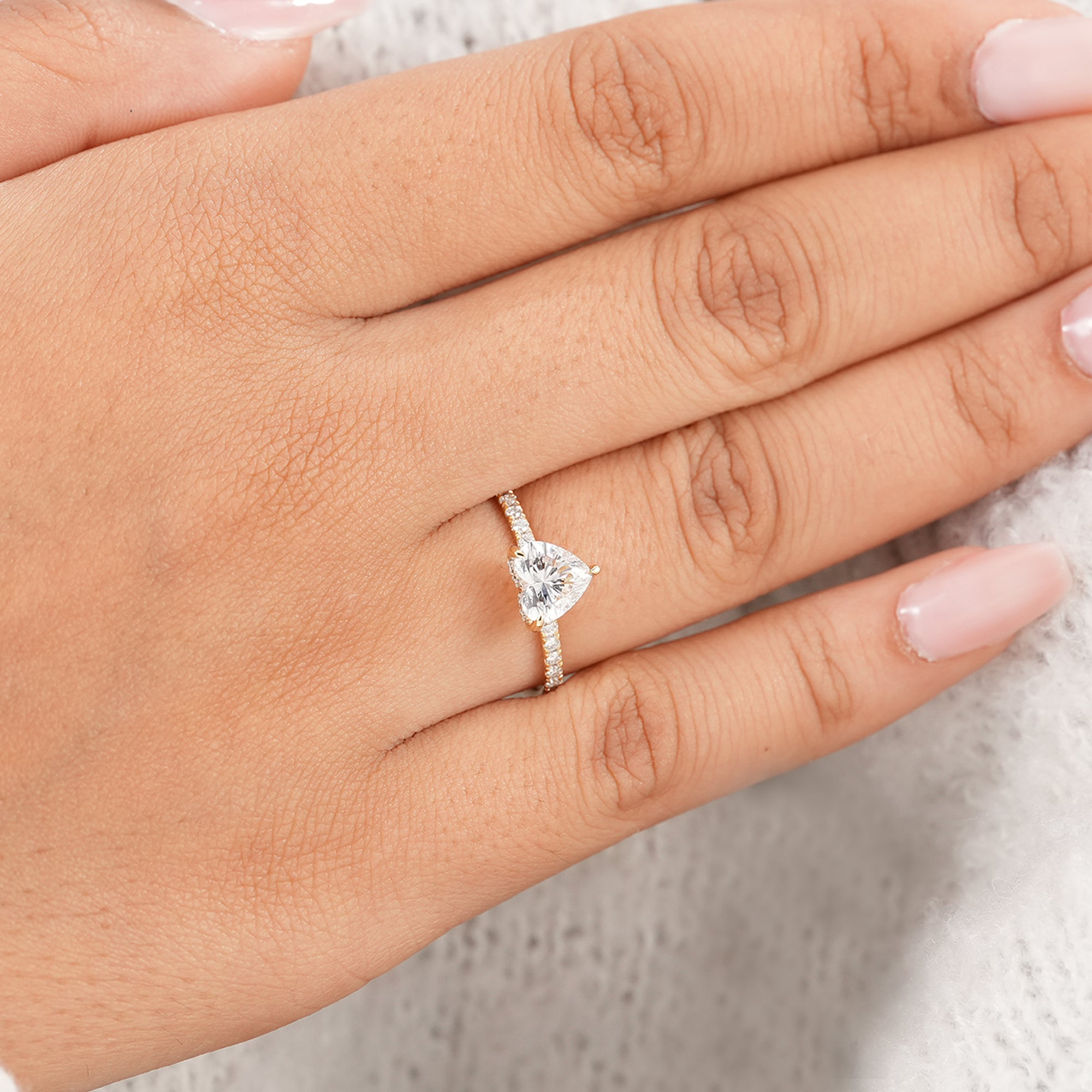 Heart solitaire ring handcrafted in solid gold