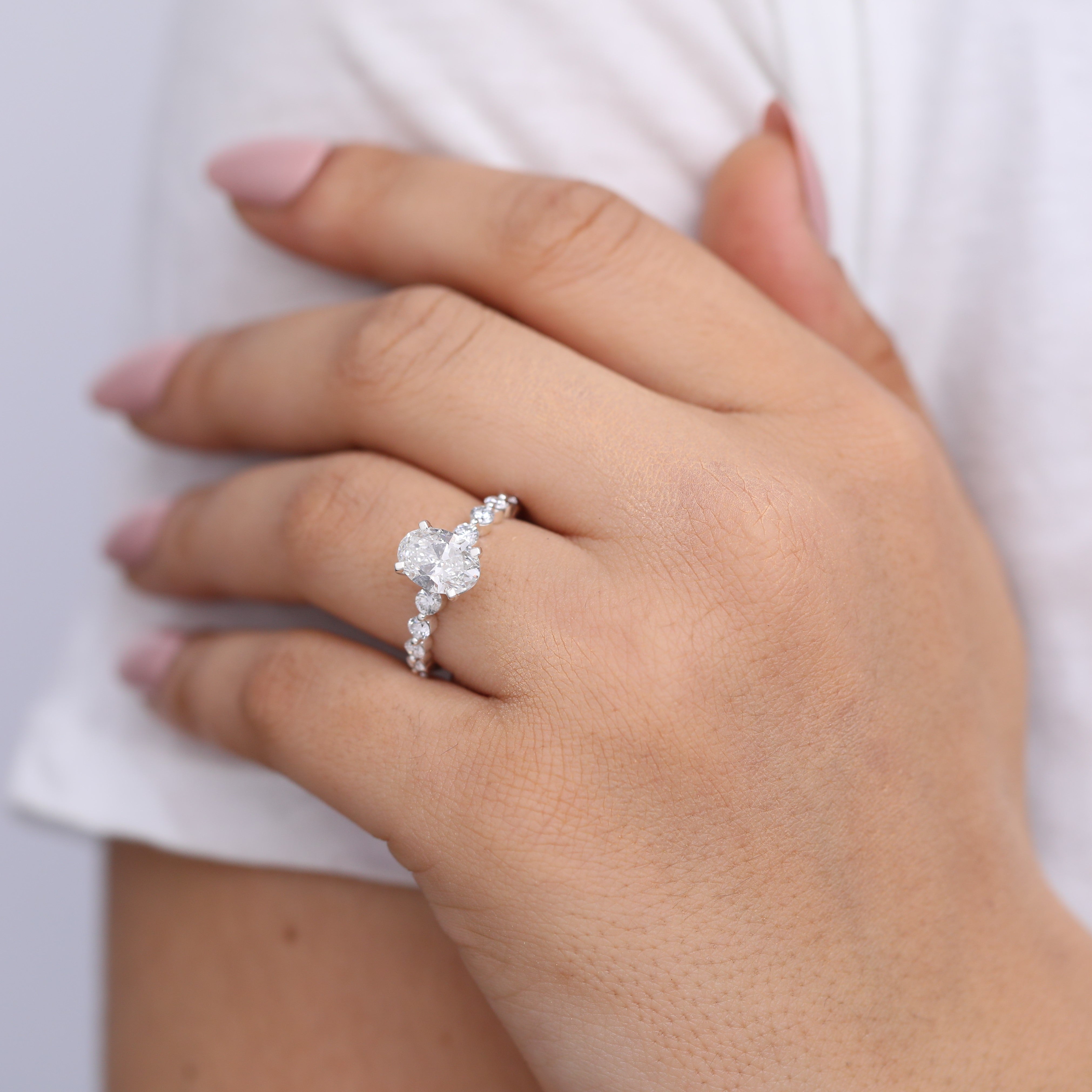 Best-selling oval engagement ring crafted with a lab-grown diamond center