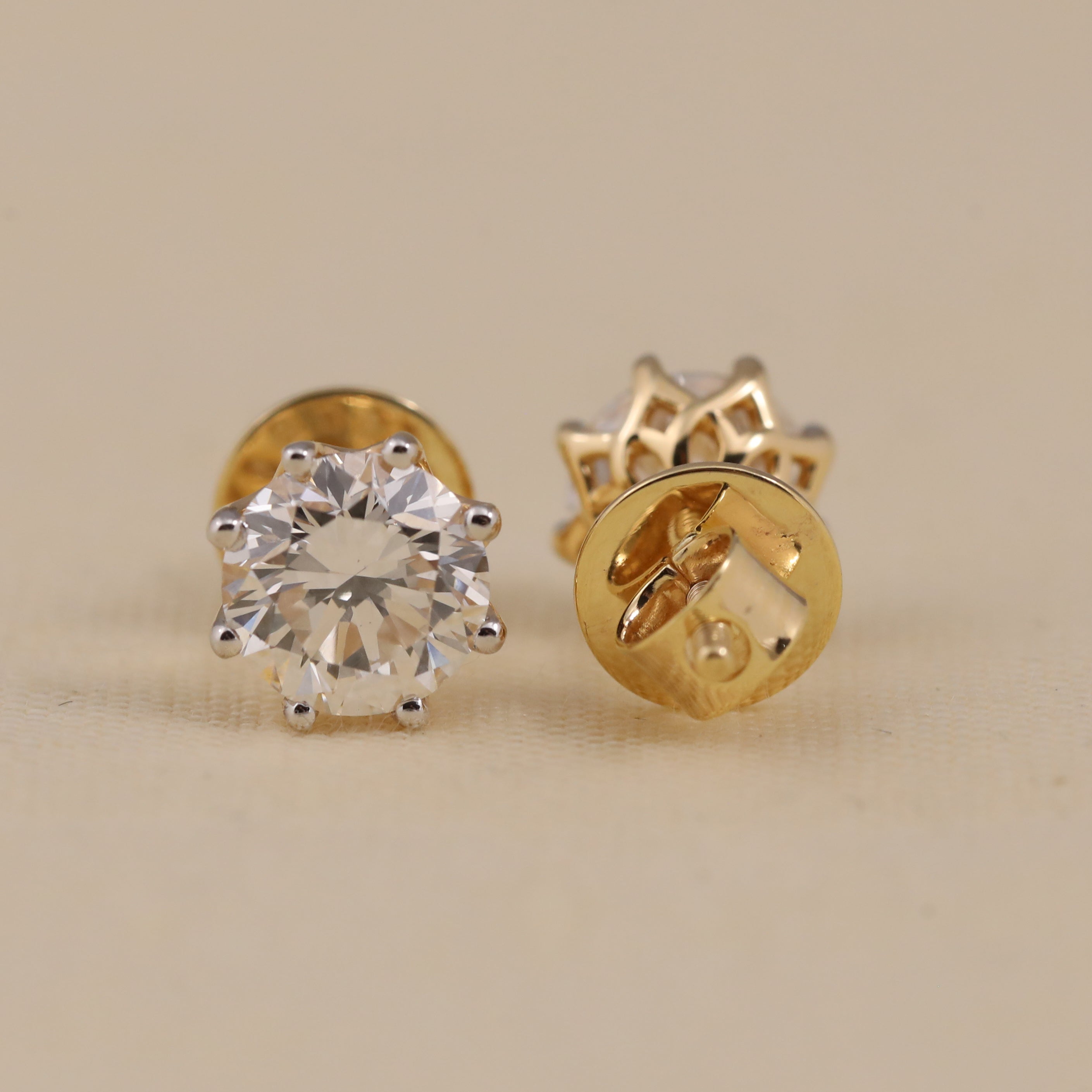 Elegant solitaire diamond studs ideal for engagement and festive occasions.