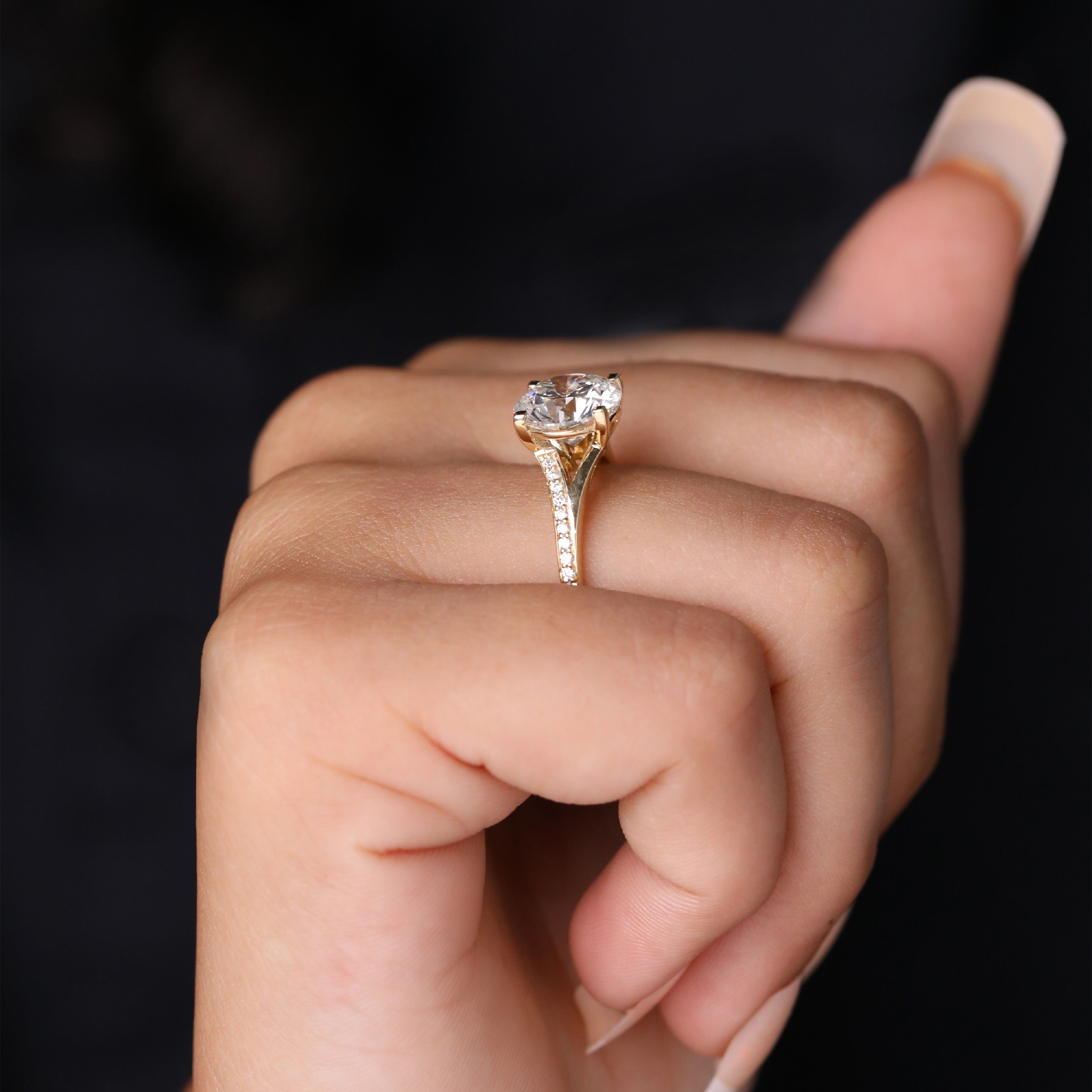 Brilliant round solitaire diamond ring with pavé side stones