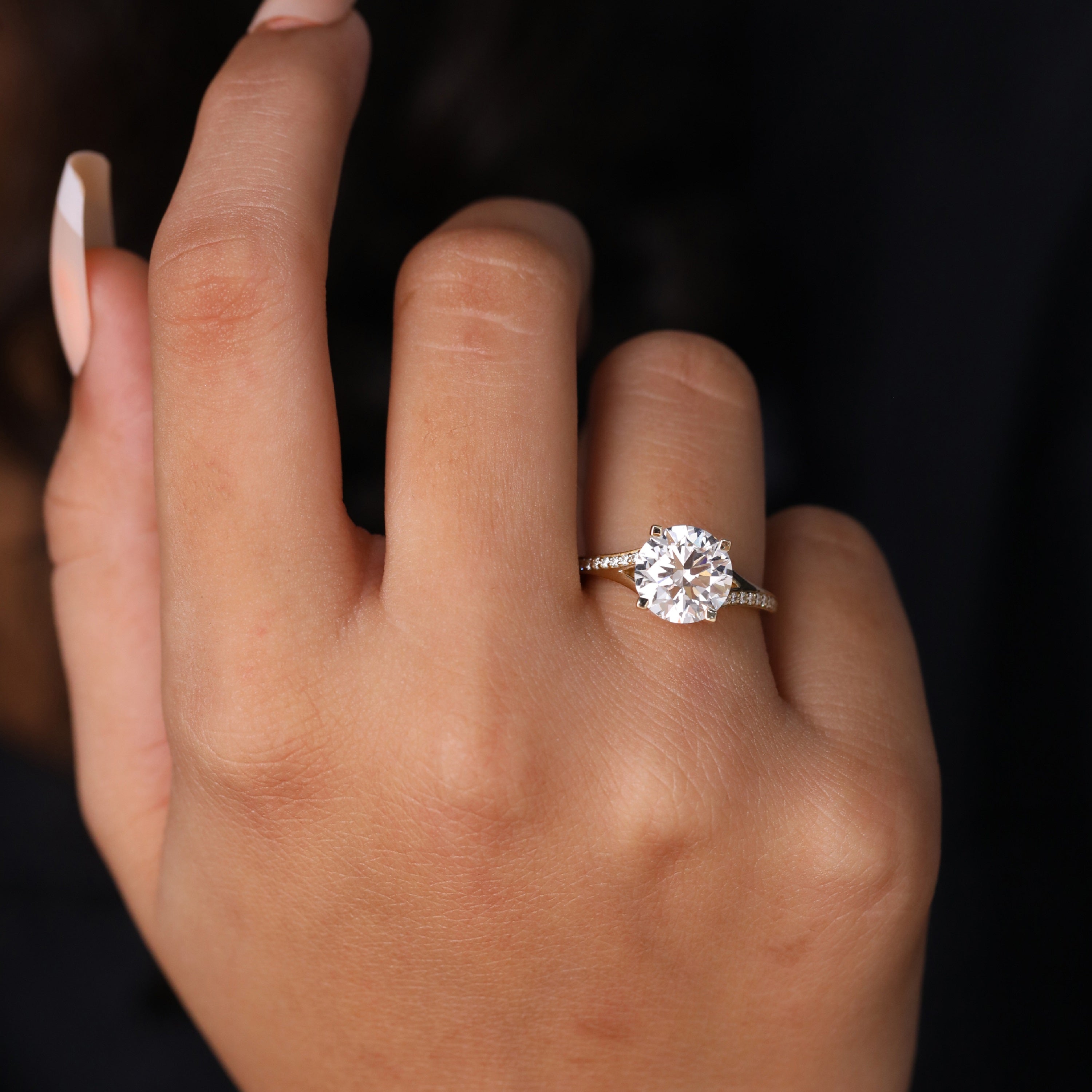Classic yellow gold engagement ring with sparkling round-cut diamond