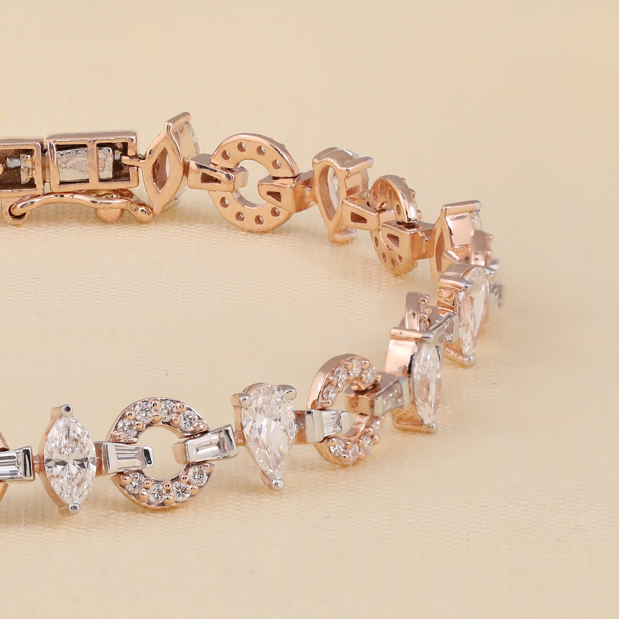 Classic Lab Diamond Circle Link Bracelet