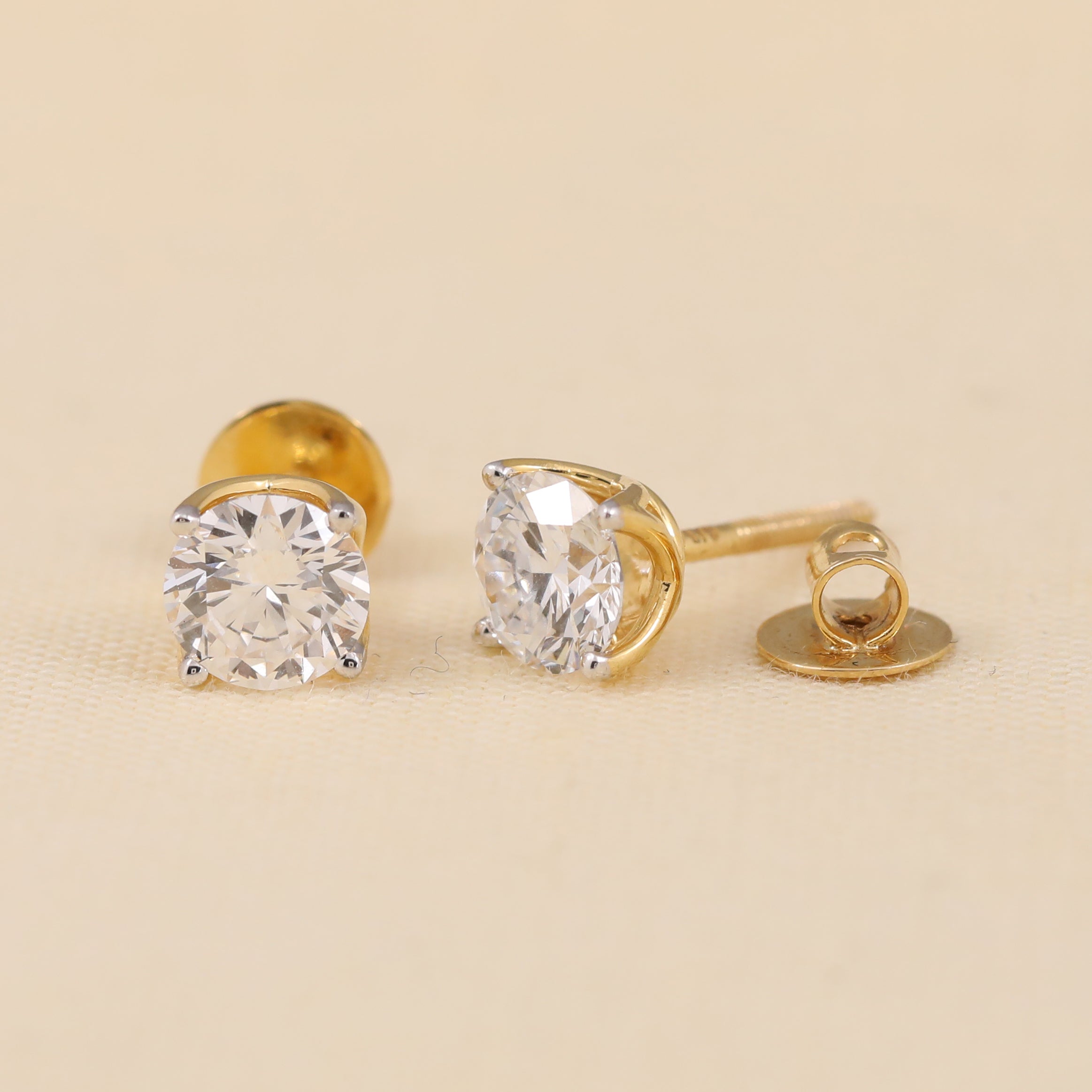 Timeless round cut diamond earrings ideal for engagement or anniversary moments.