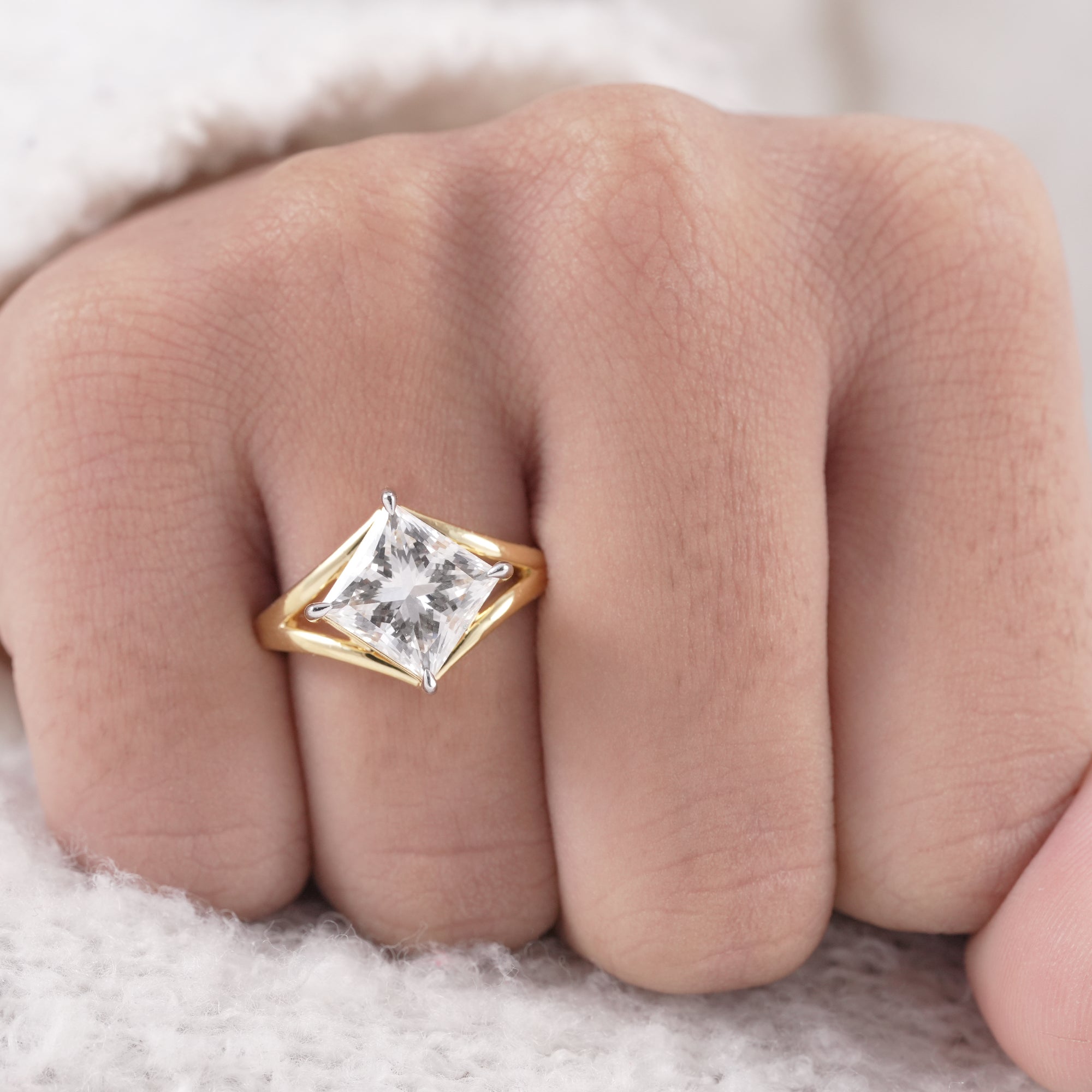 Elegant Princess Cut Solitaire Ring for Wedding Proposal