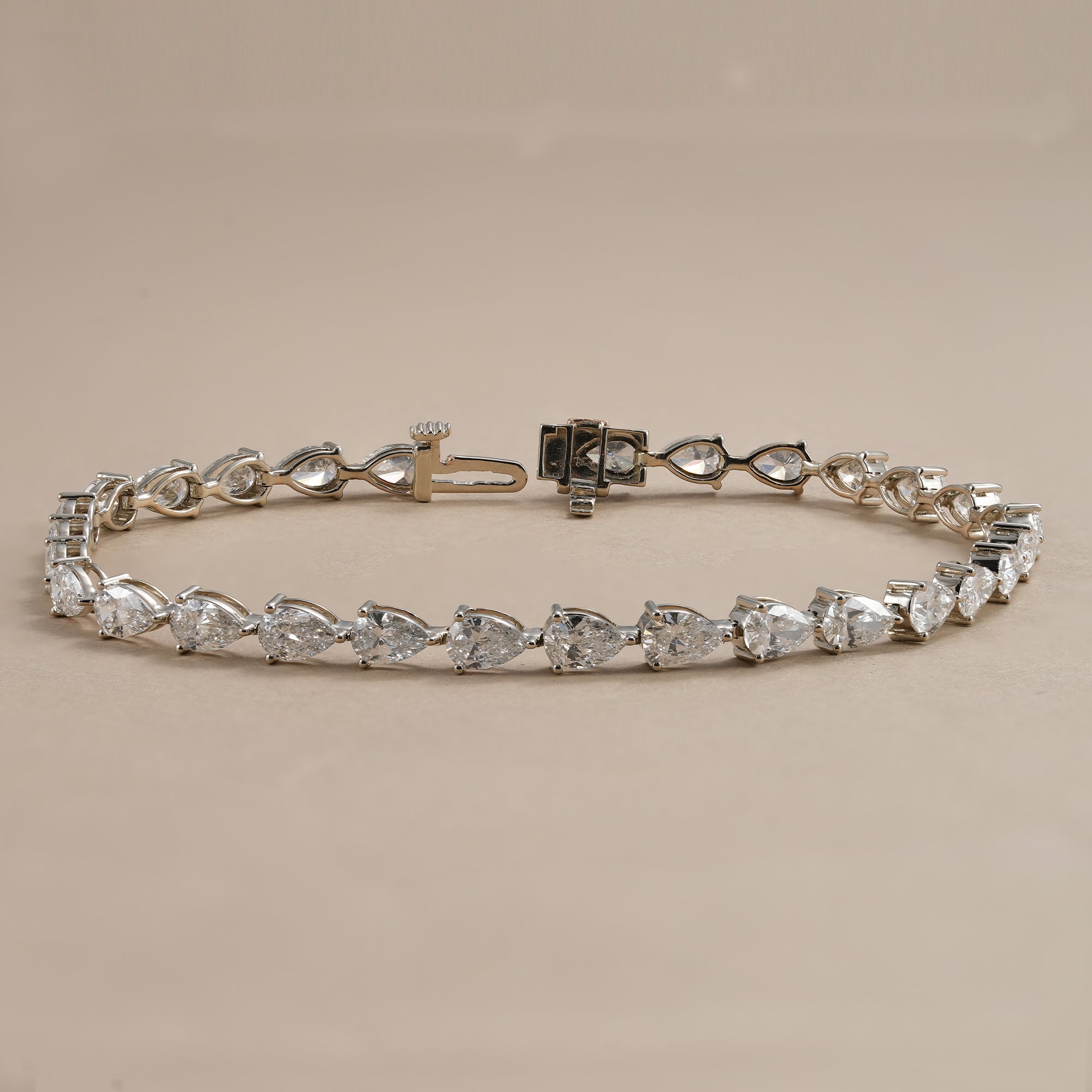 Sustainable pear lab diamond bracelet with brilliant sparkle.