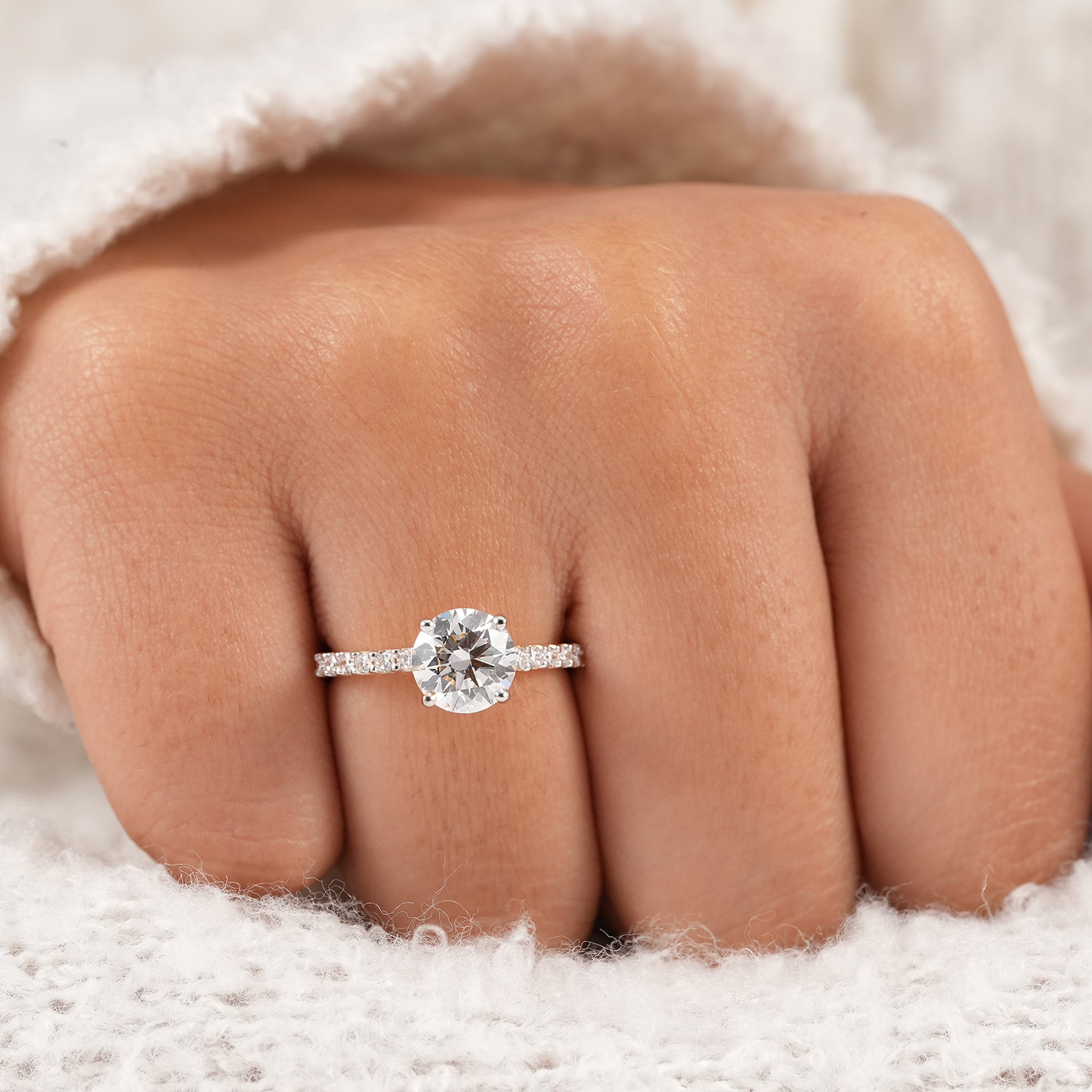 Fine jewelry round diamond ring with four prong setting
