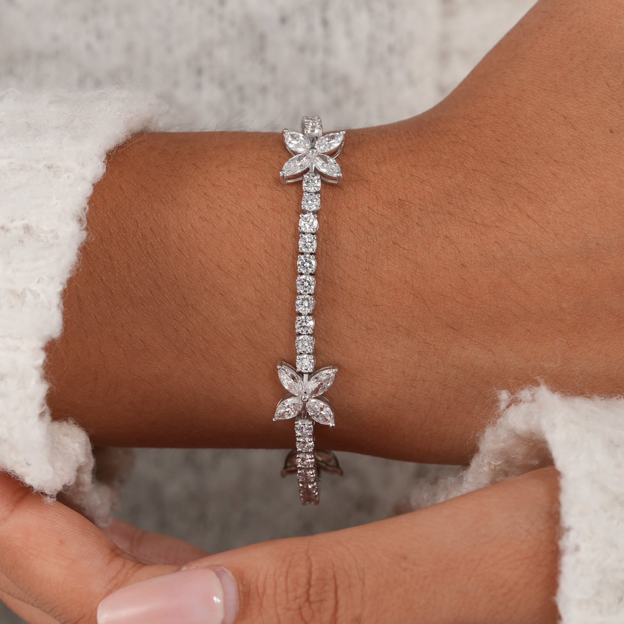Round brilliant lab diamond tennis bracelet for bridal jewelry.