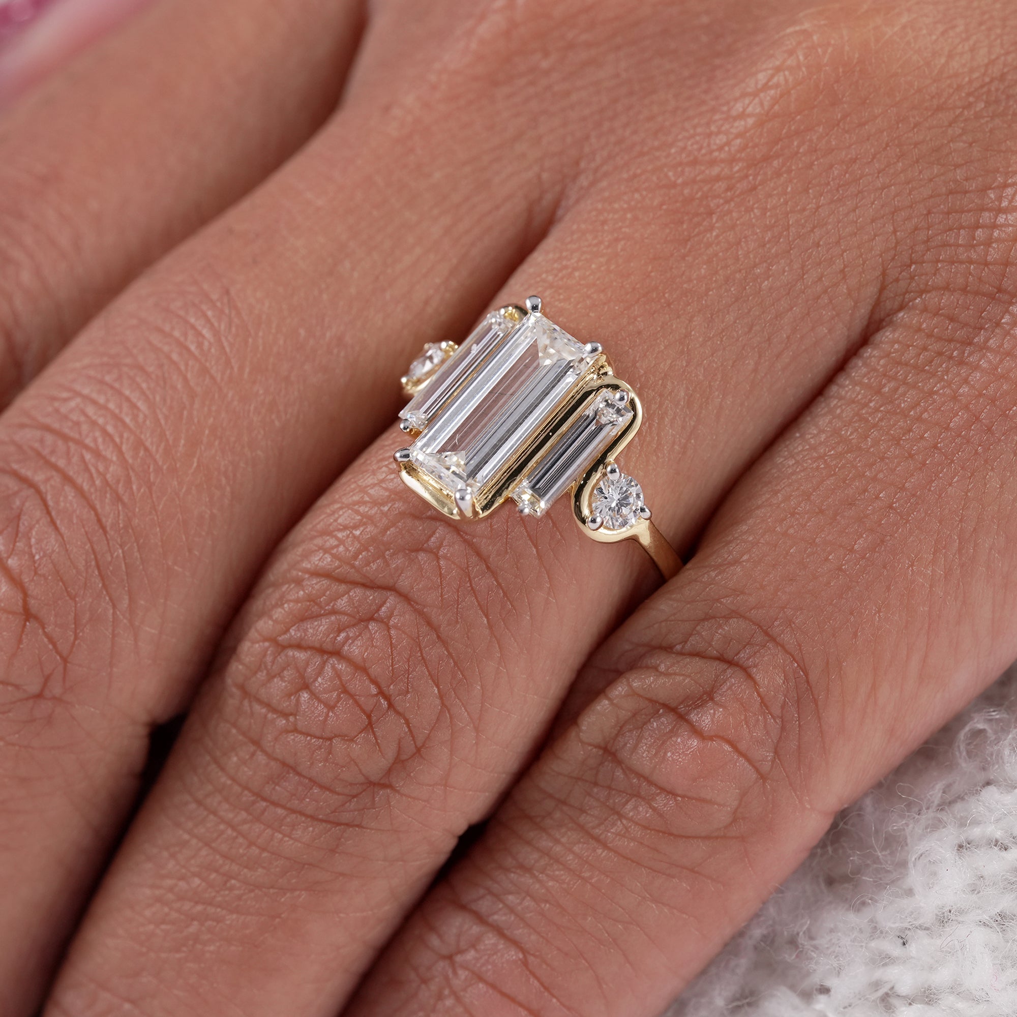 Elegant Anniversary Ring with Baguette Diamonds