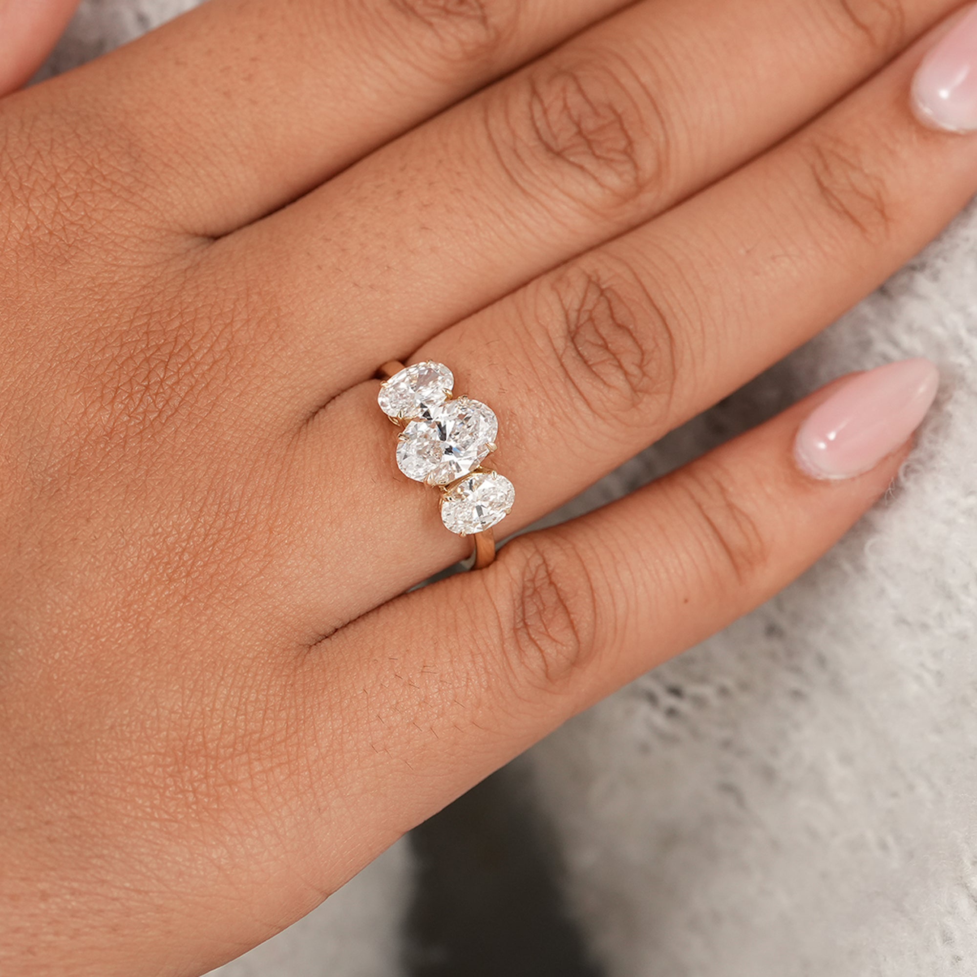 Fine jewelry oval trilogy ring for women