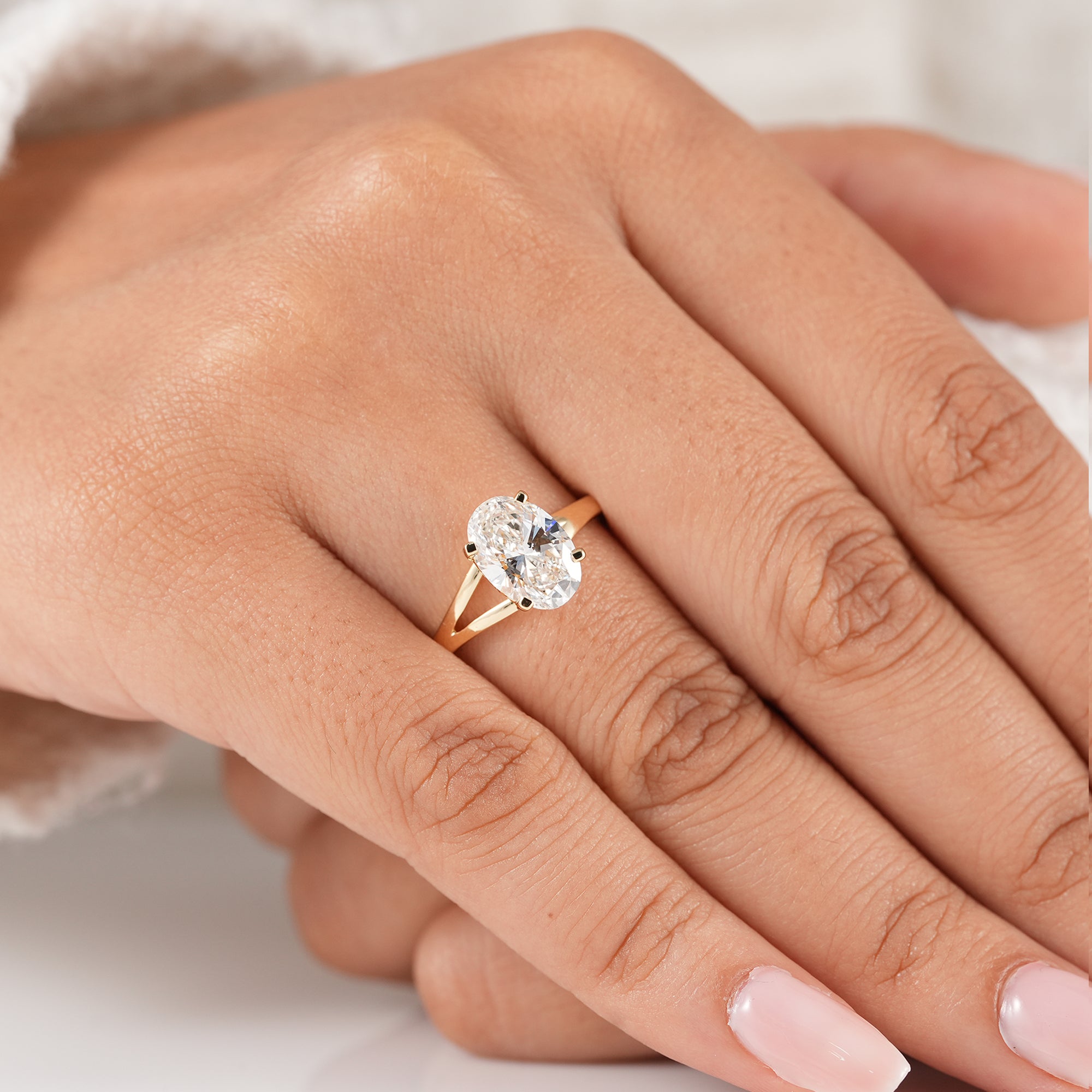 Oval cut diamond ring with one side twisted band