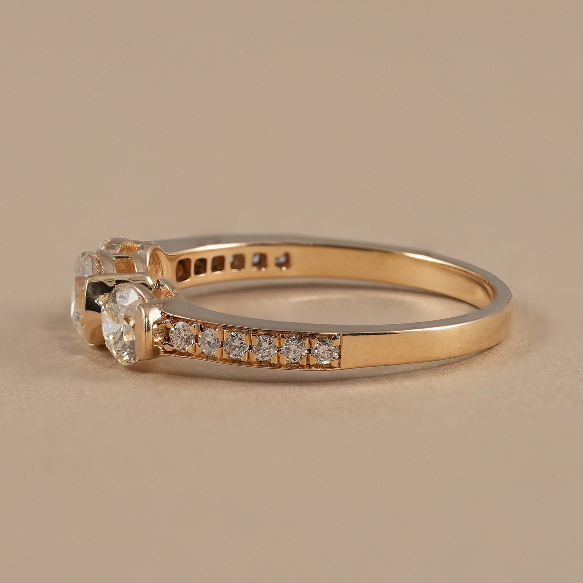 Luxury round trilogy diamond ring with brilliant lab grown diamonds