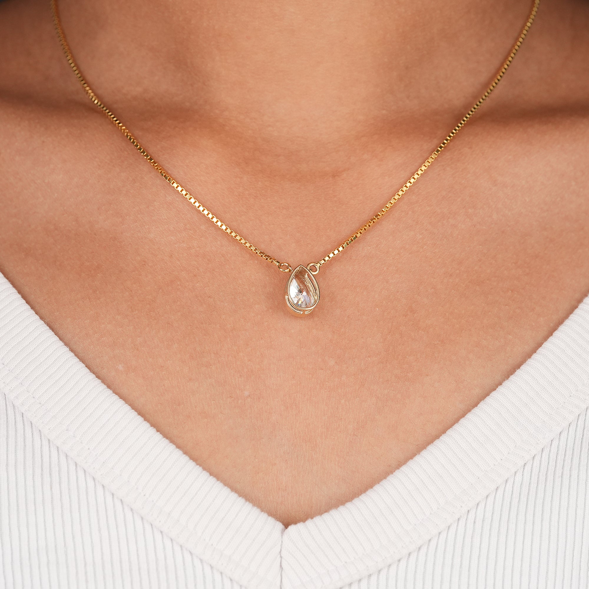 Minimalist pear diamond pendant necklace for everyday wear