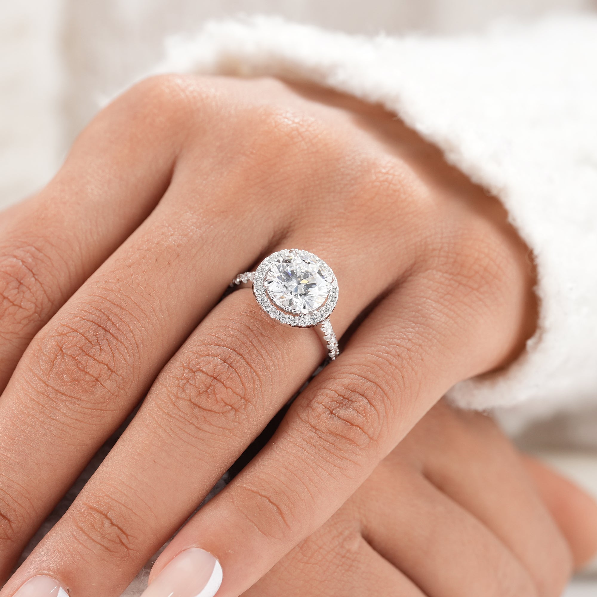 Anniversary gift round halo diamond engagement ring.