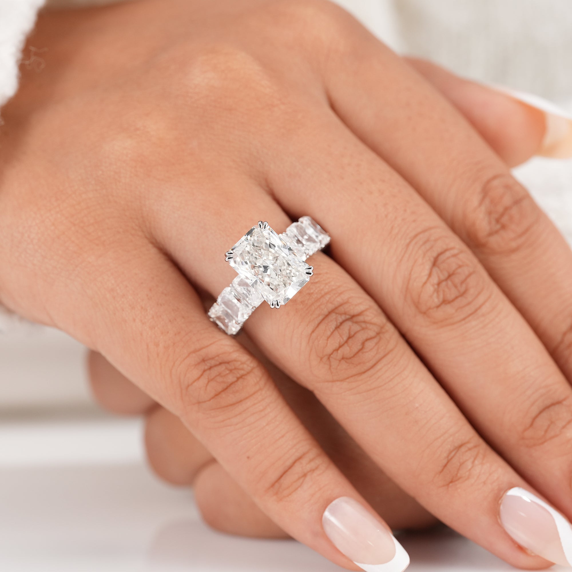 Luxury radiant cocktail diamond ring with radiant side stones