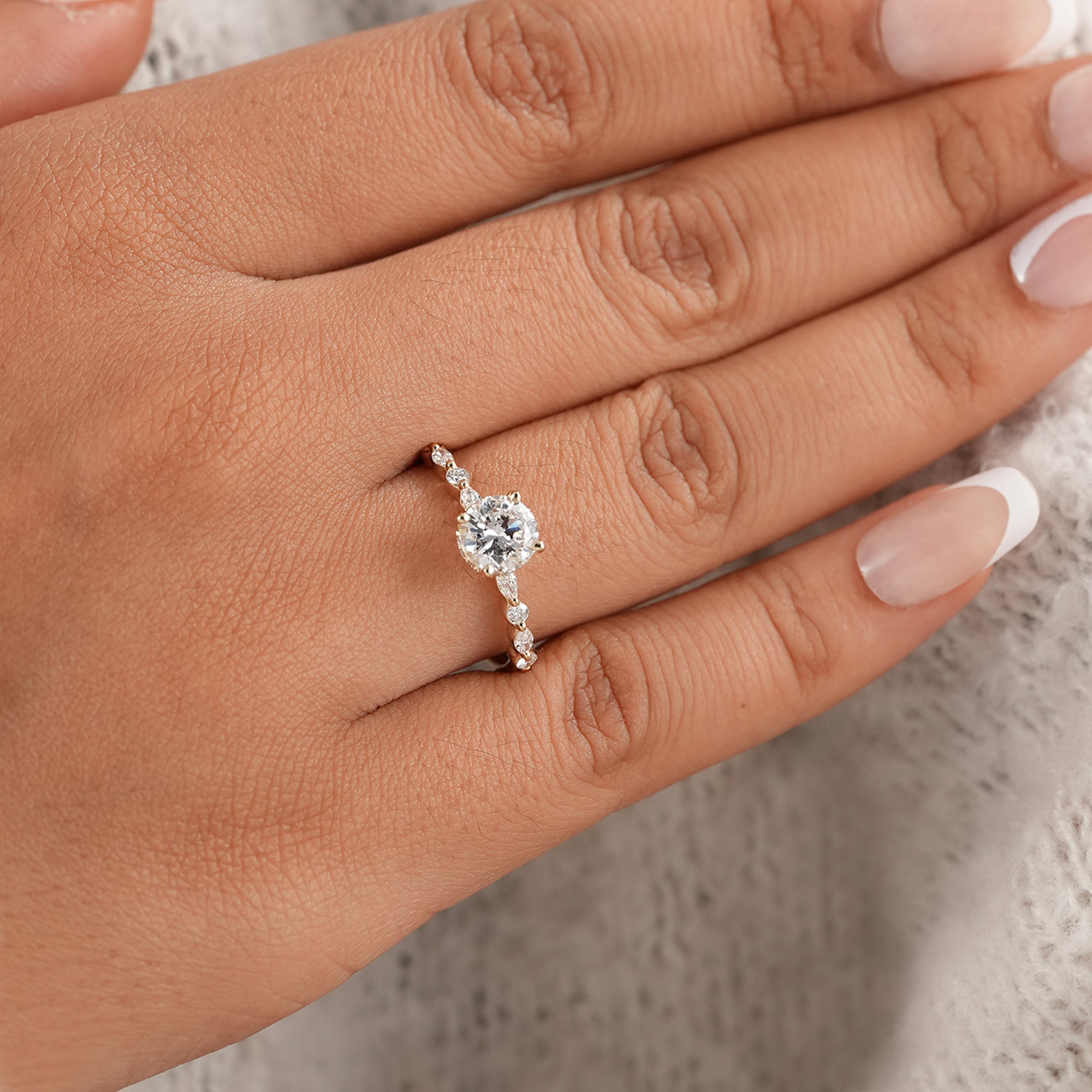 Sustainable round lab diamond ring with alternating band