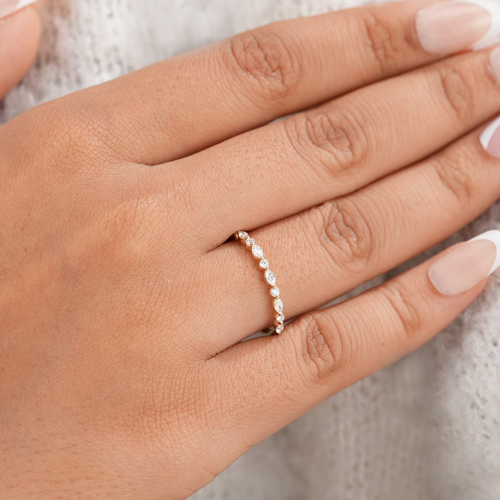 Women's stackable diamond wedding ring