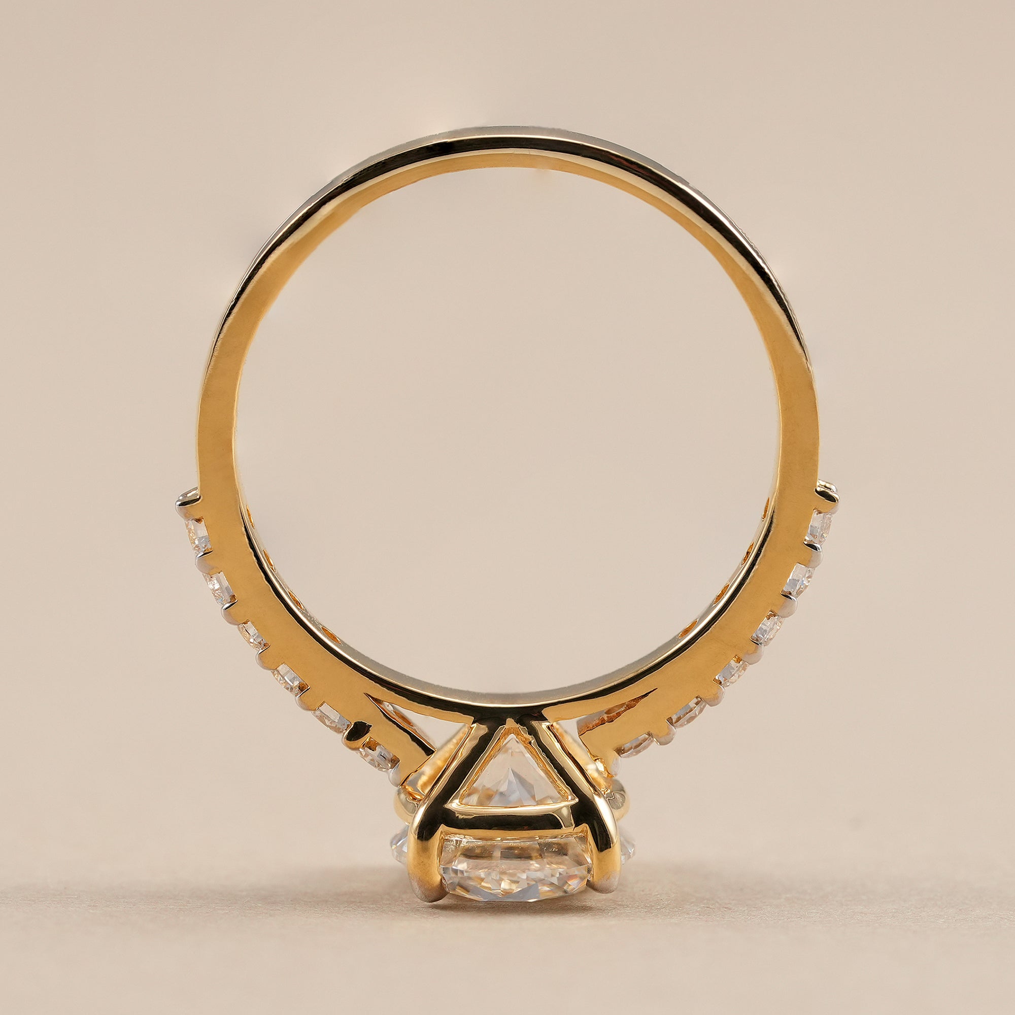 Luxury round lab grown diamond solitaire engagement ring