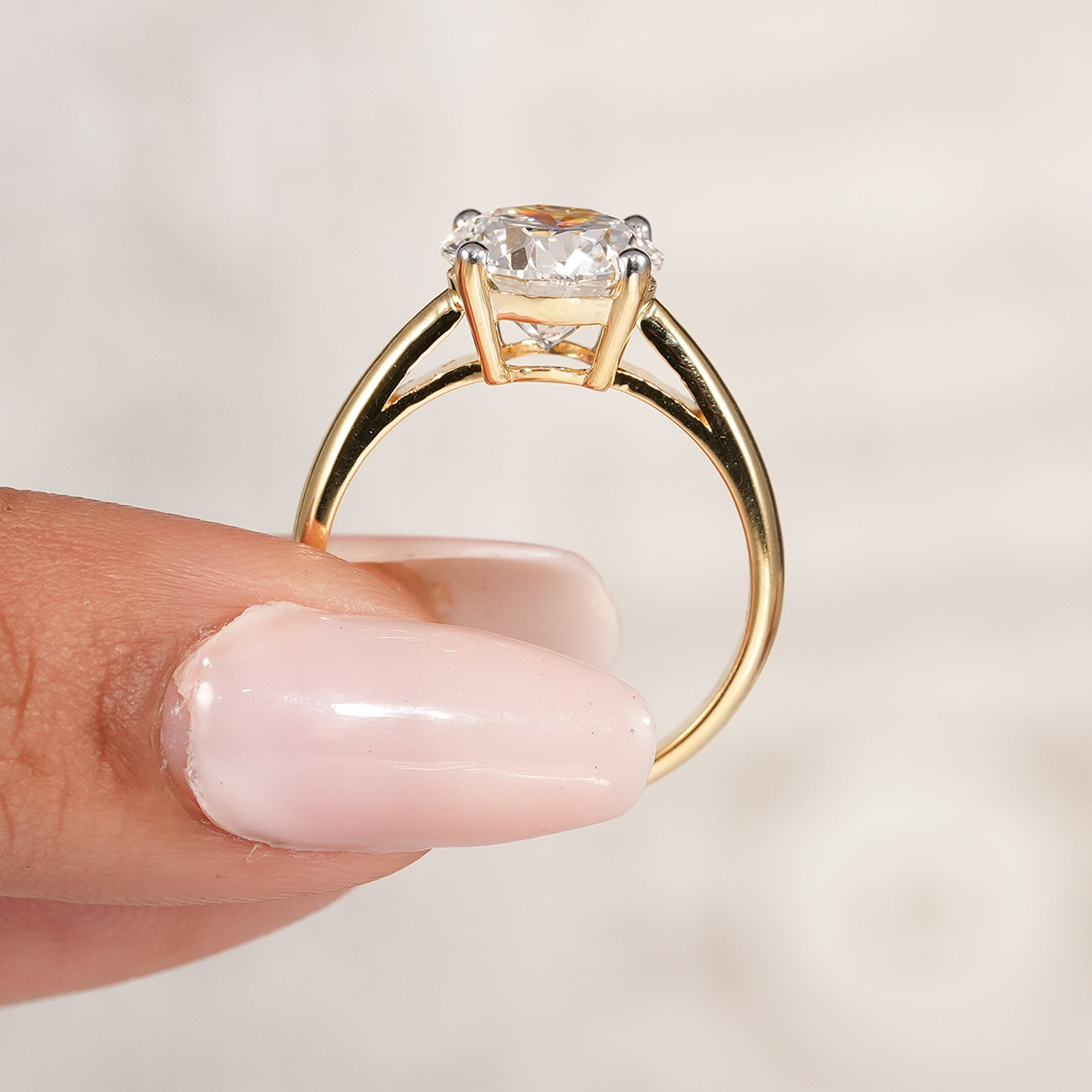 Round diamond engagement Ring
