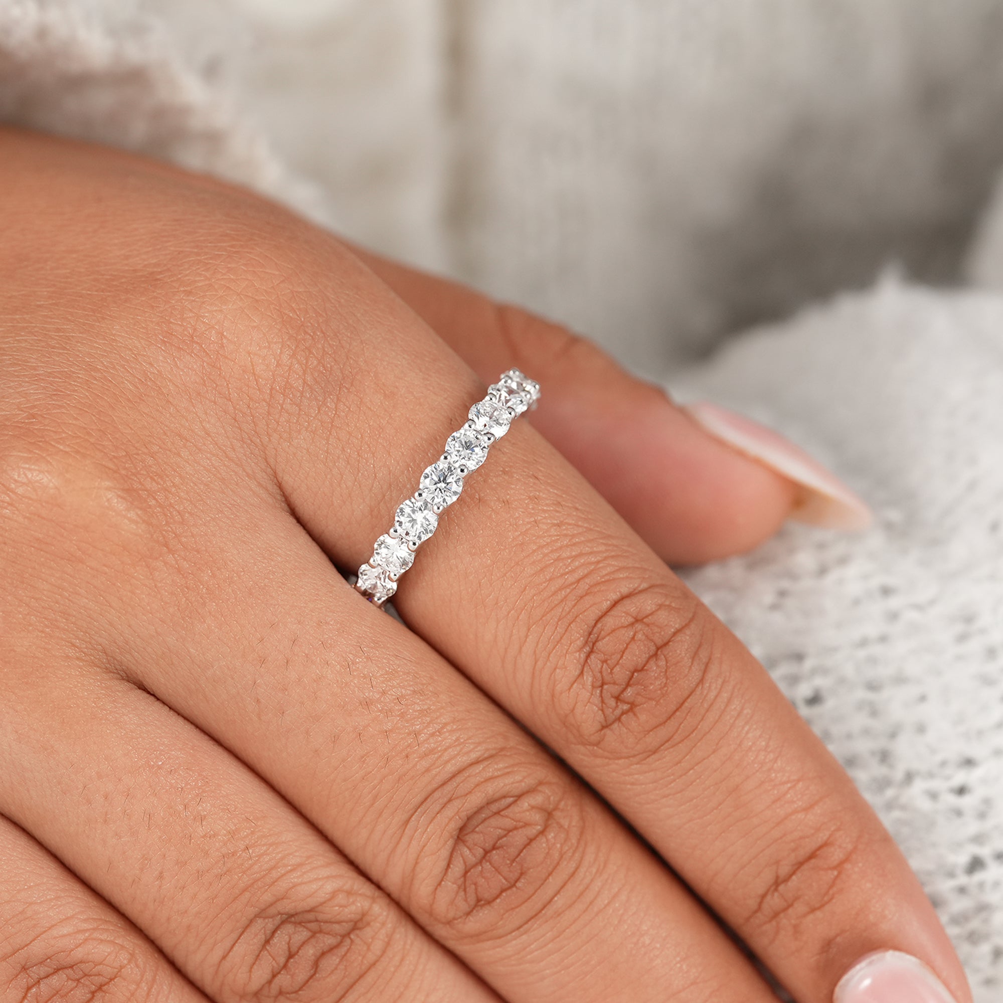 Luxury round diamond stackable band for women