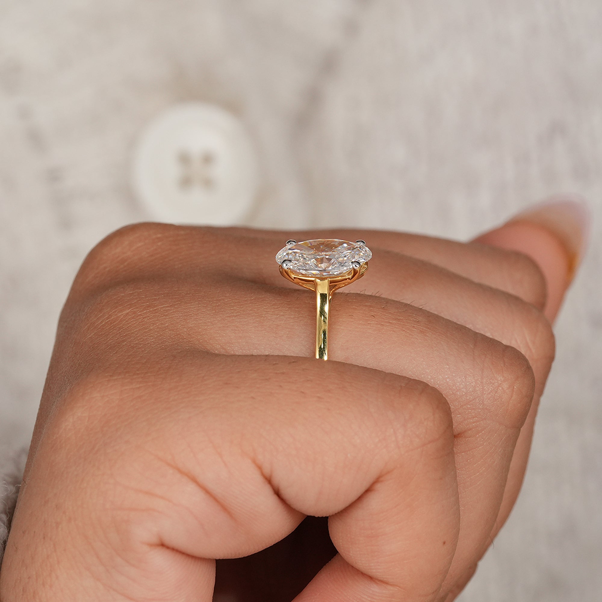 Fine jewelry oval engagement ring with IGI certified lab diamond