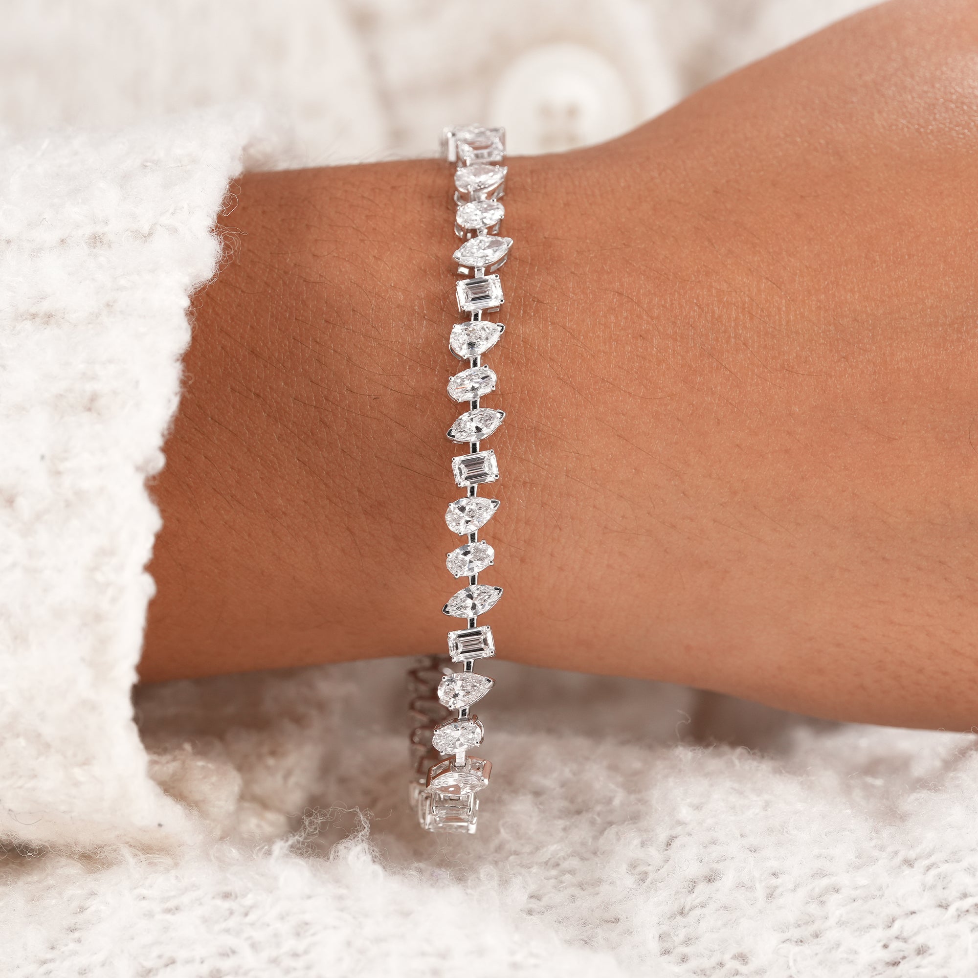 Luxury lab grown diamond bracelet crafted in solid gold.