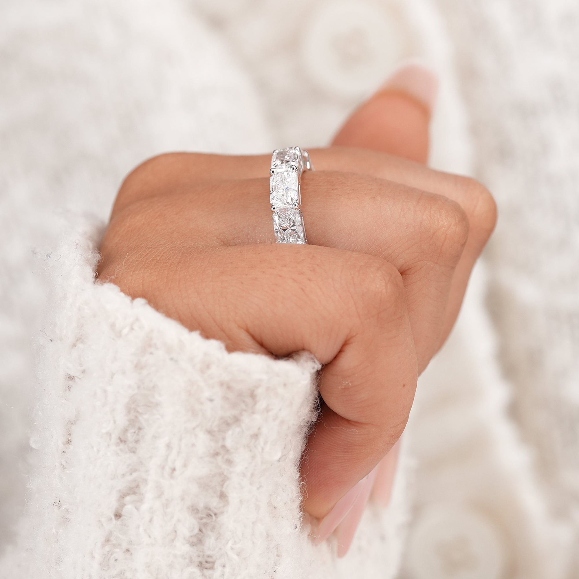 Fine jewelry radiant lab grown diamond wedding ring in polished gold