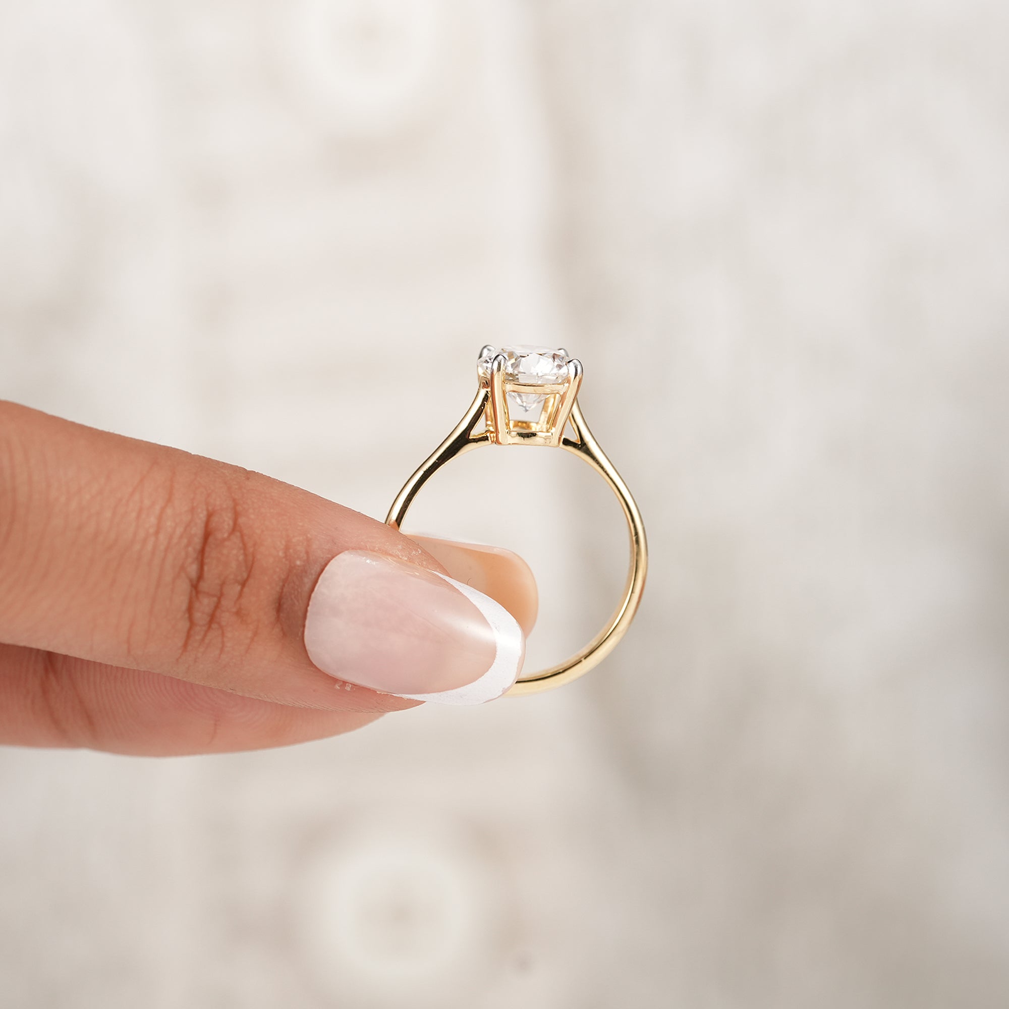 Fine jewelry round brilliant diamond solitaire engagement ring