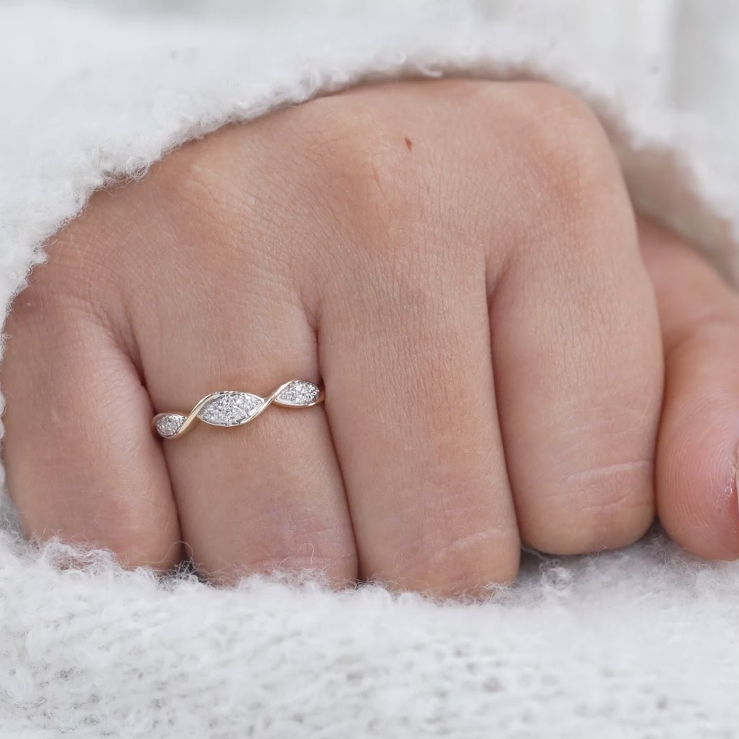 Round Lab Diamond Twisted Wedding Band