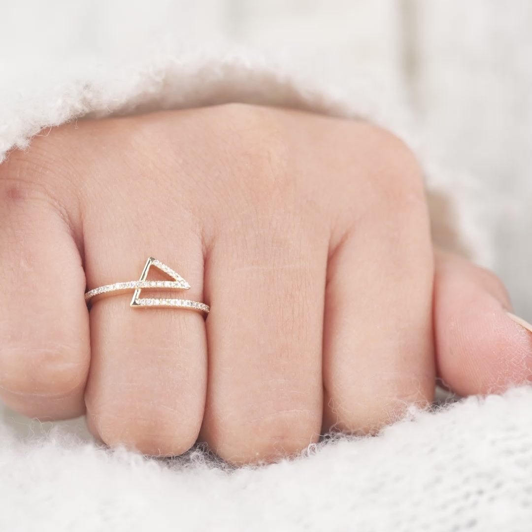 Triangle Lab Diamond Wedding Ring with Pavé Band