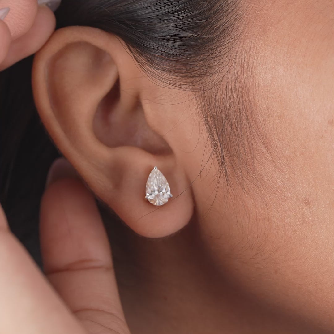 pear-lab-grown-diamond-stud-earrings-igi-certified-solitaire