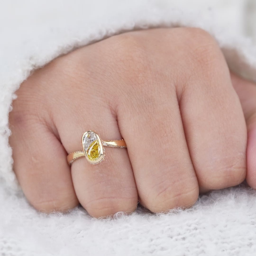 Bezel Set Dual Color Pear Lab Diamond Split Design Ring