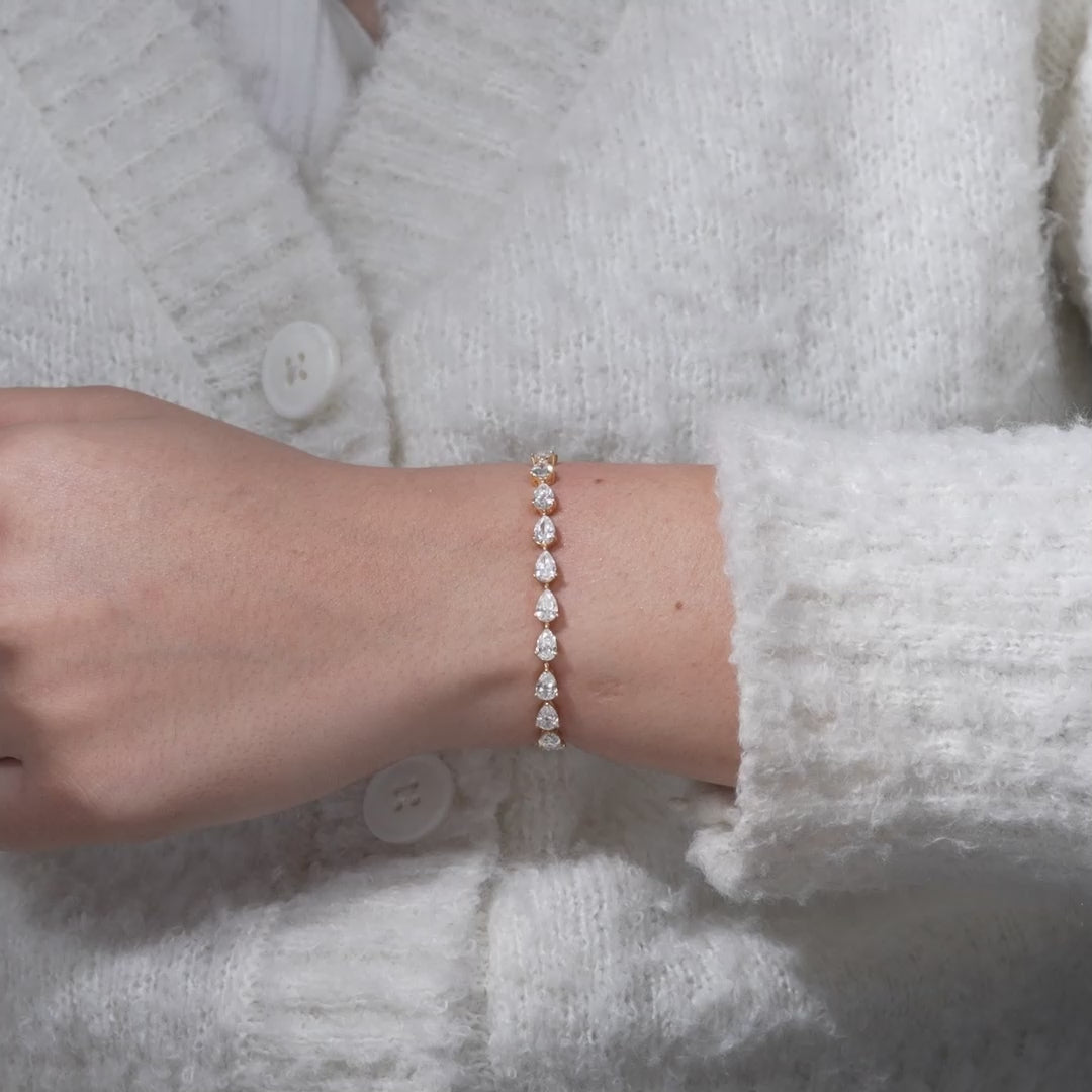 Elegant pear lab grown diamond bracelet with classic gold setting