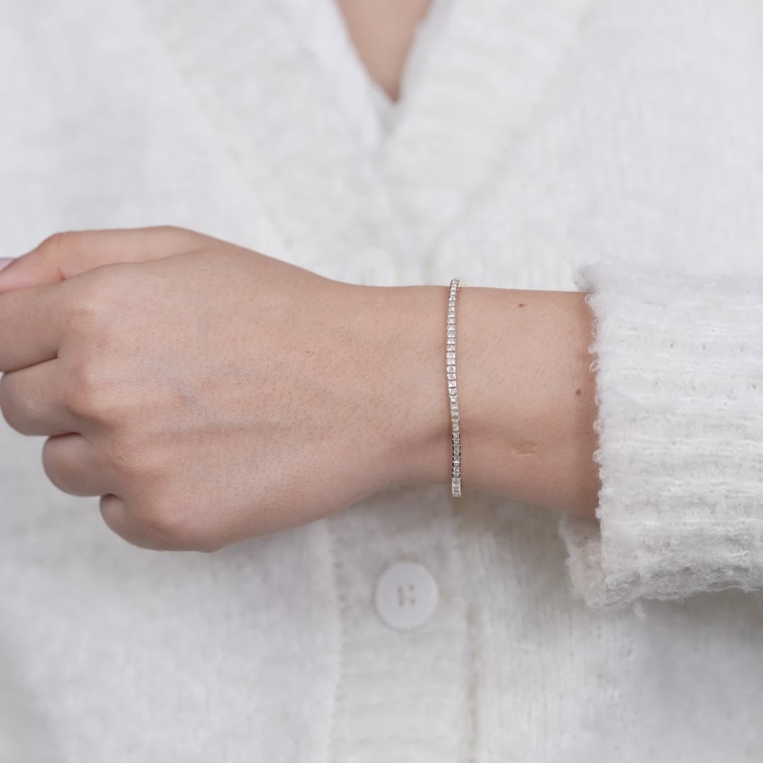 Elegant princess cut lab grown diamond tennis bracelet bar setting design